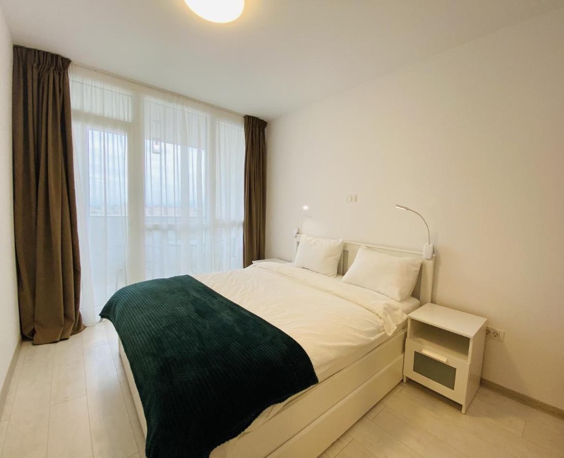 Charming Flat In Brasov With Balcony Panoramic View Apartment Exterior photo